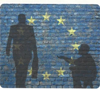 Ombres de deux personnes sur un mur aux couleurs du drapeau européen